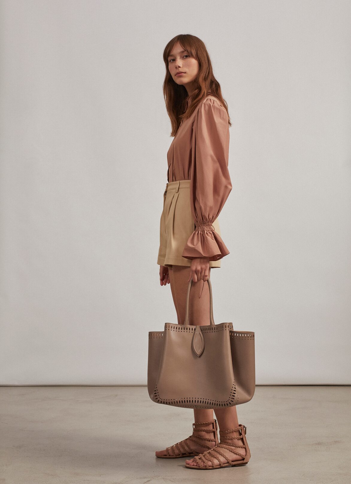 Angèle 32 bag ALAÏA DOVE GREY ANGÈLE 32 BAG